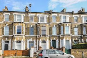 2 bedroom Flat for s...
